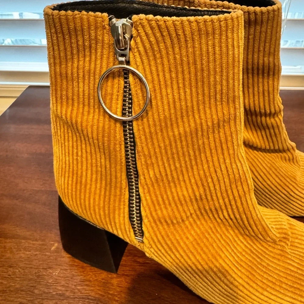 Free People Ariel Ankle Boots Corduroy Size 36EU (5.5US)